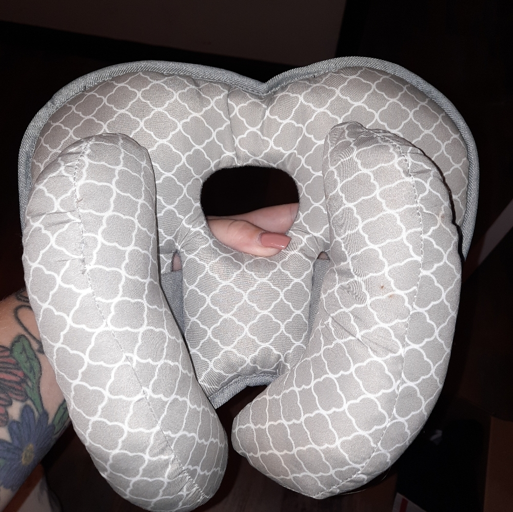 Baby head stabilizer pillow. Offers welcome